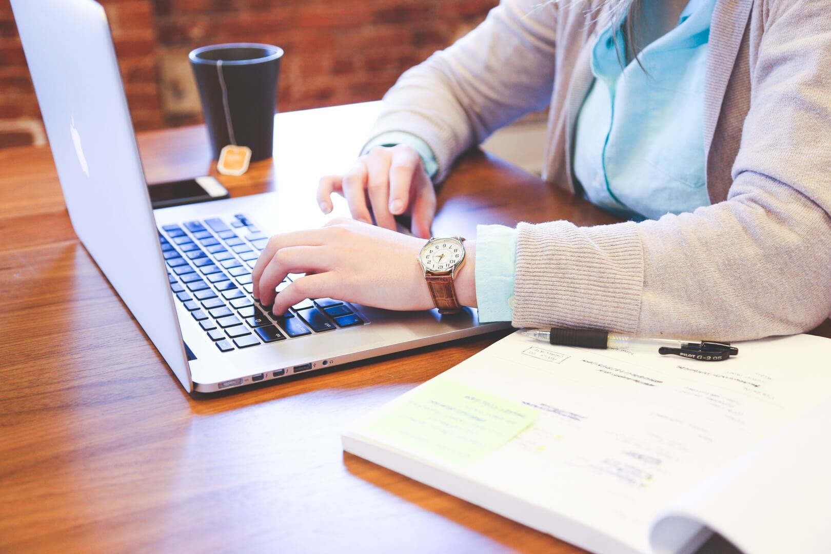 laptop-computer-writing-work-hand-screen-871986-pxhere.com (1)